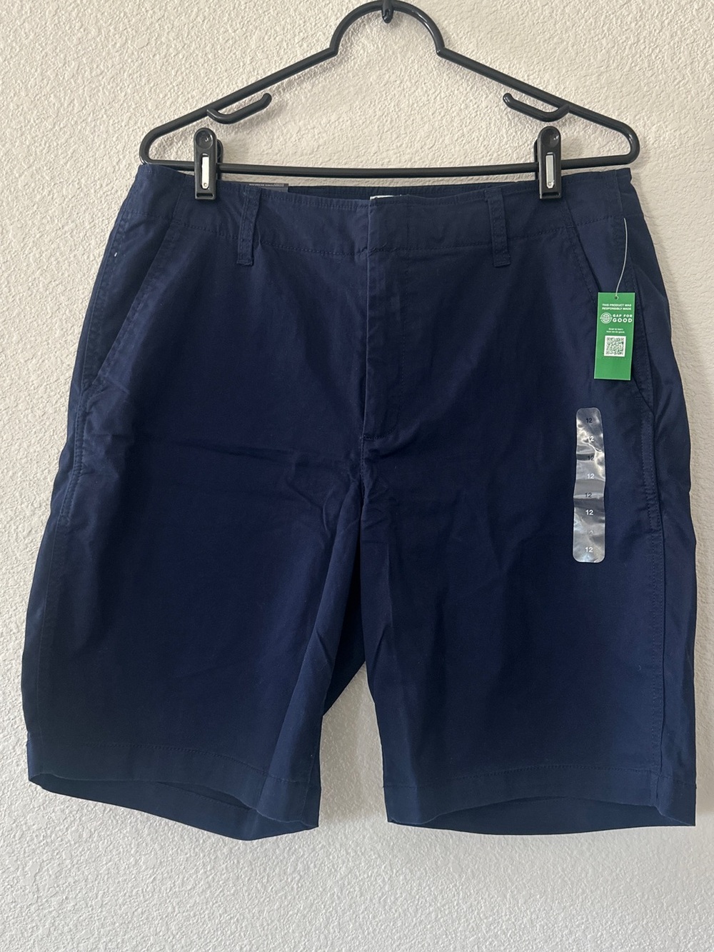GAP NWT Women’s Navy Blue Downtown Bermuda Shorts